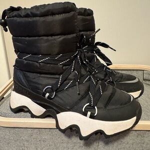 Sorel Kinetic Women’s 7 short boots in great condition